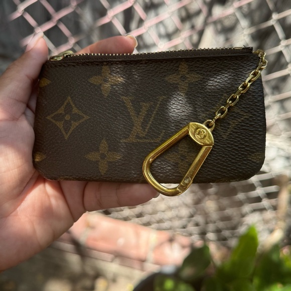 Louis Vuitton Key Pouch - Picture 5 of 8